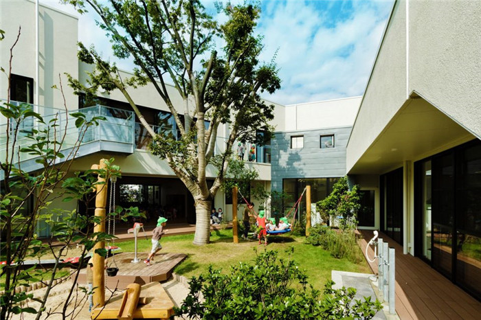 靈動(dòng)自然的幼兒園中庭裝修設(shè)計(jì)效果圖