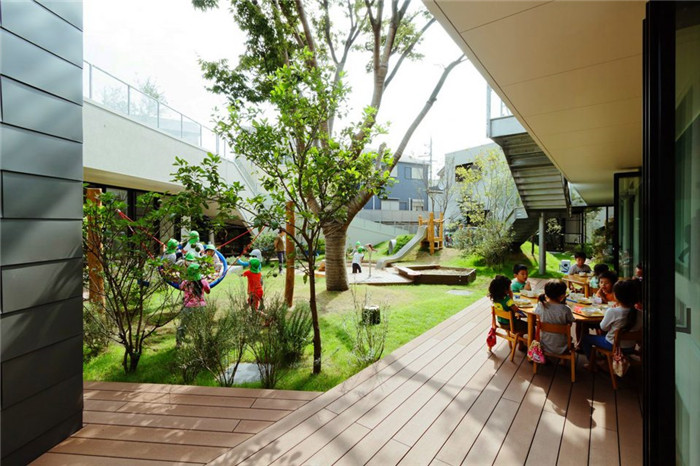 靈動(dòng)自然的幼兒園走廊裝修設(shè)計(jì)效果圖