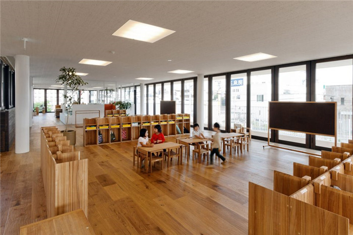 熊本縣明亮開放的幼兒園室內(nèi)裝修設(shè)計(jì)