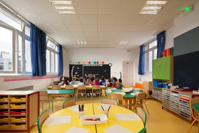 以彩虹為主題的法國幼兒園教室裝修設(shè)計方案