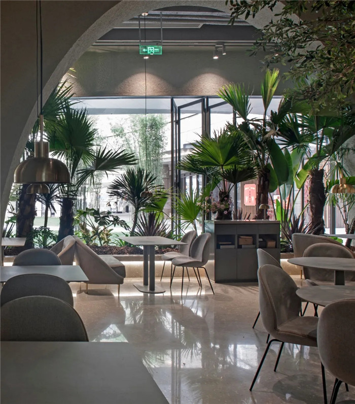 鄭州餐飲裝修公司推薦花園秘境主題餐廳設(shè)計案例