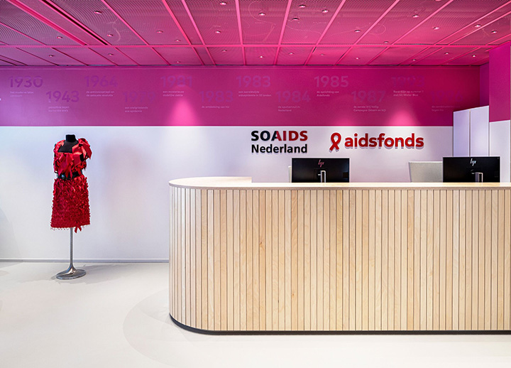 Aidsfonds如彩虹般絢爛的時(shí)尚辦公室前臺(tái)裝修設(shè)計(jì)方案