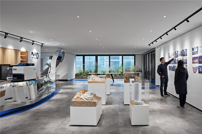 辦公展示區(qū)裝修設(shè)計-簡潔高效的知名建筑設(shè)計公司辦公室裝修方案